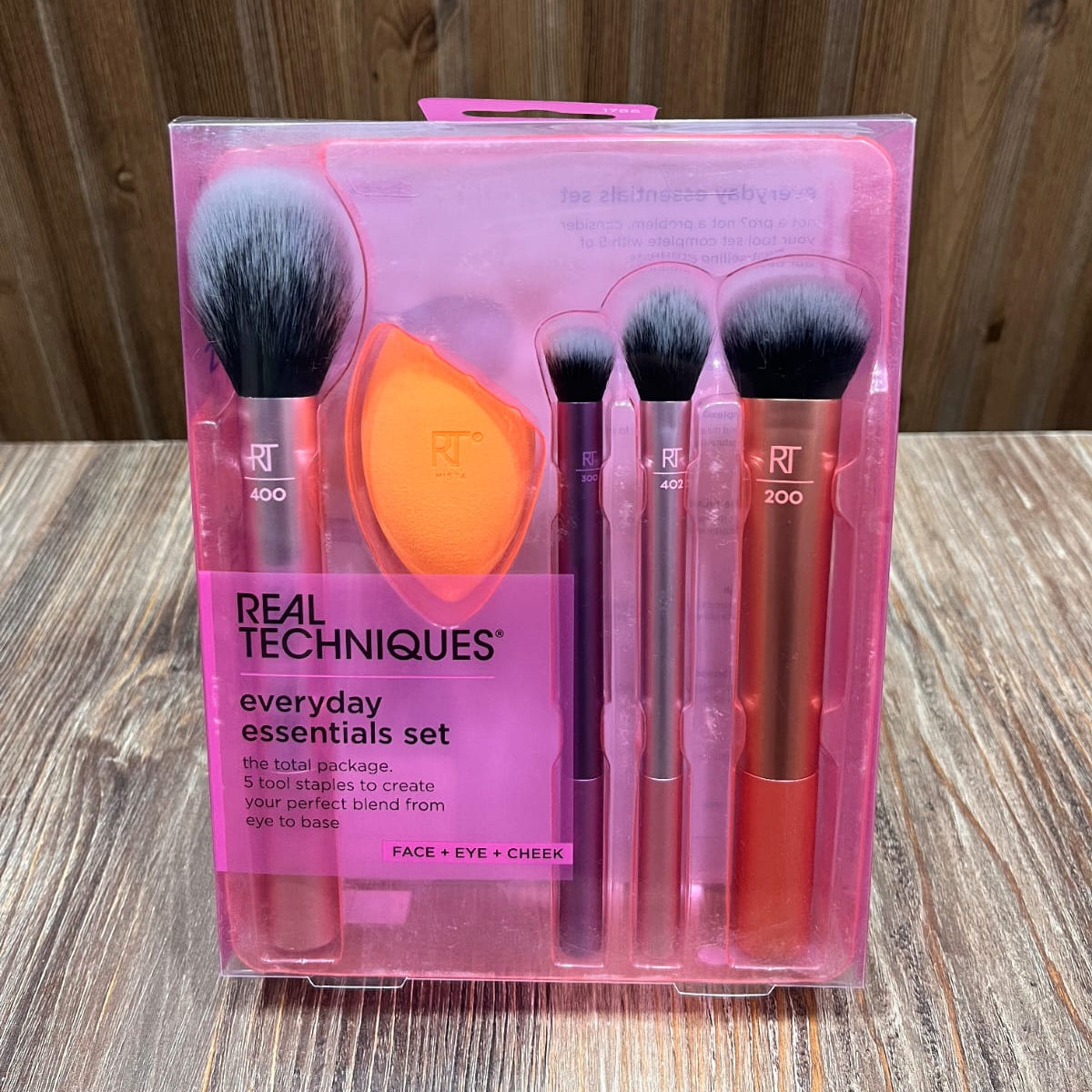 Real Techniques Everyday Essentials 5-Piece Face, Eye & Cheek Set