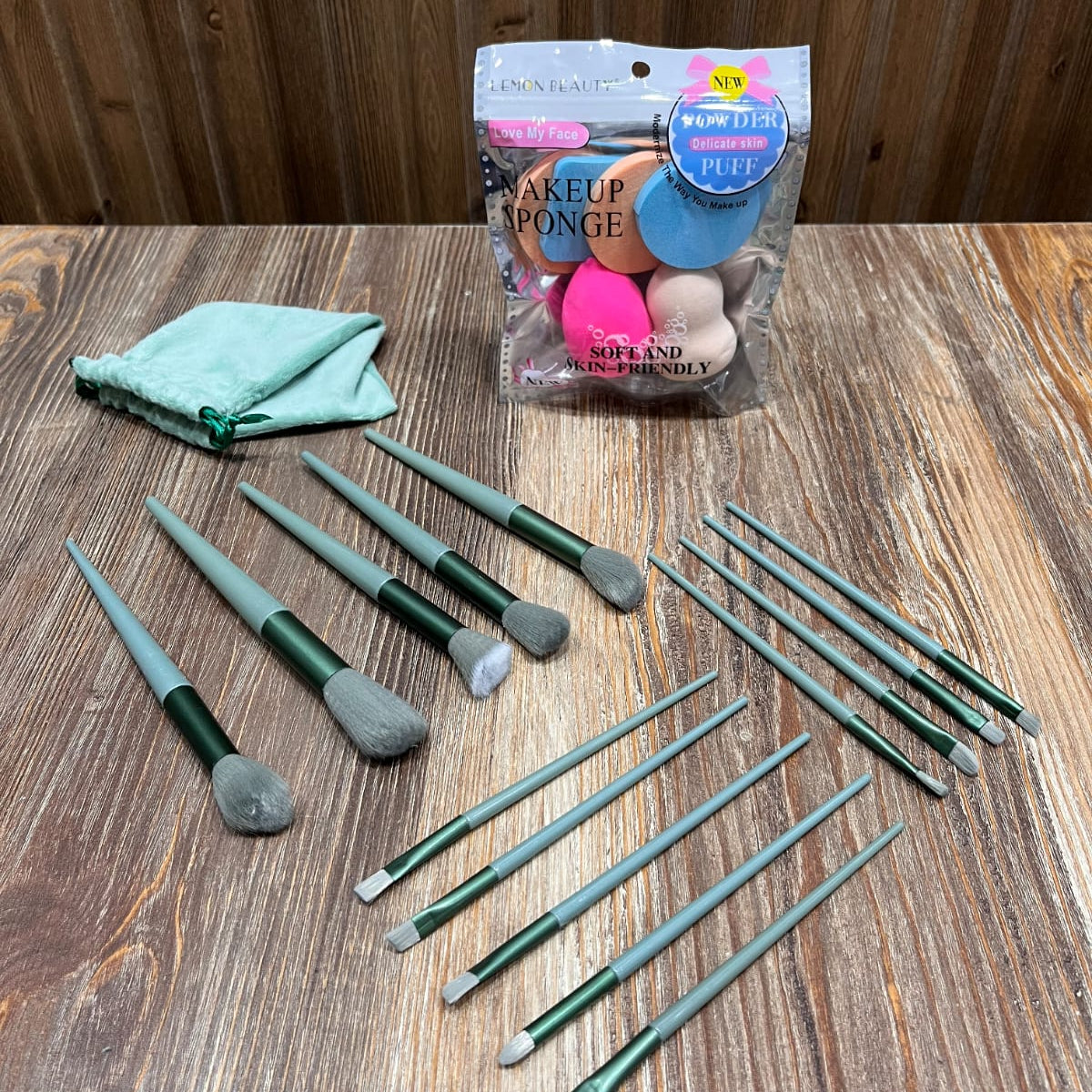 13-Piece Makeup Brush Set with Makeup Sponges & Velvet Pouch