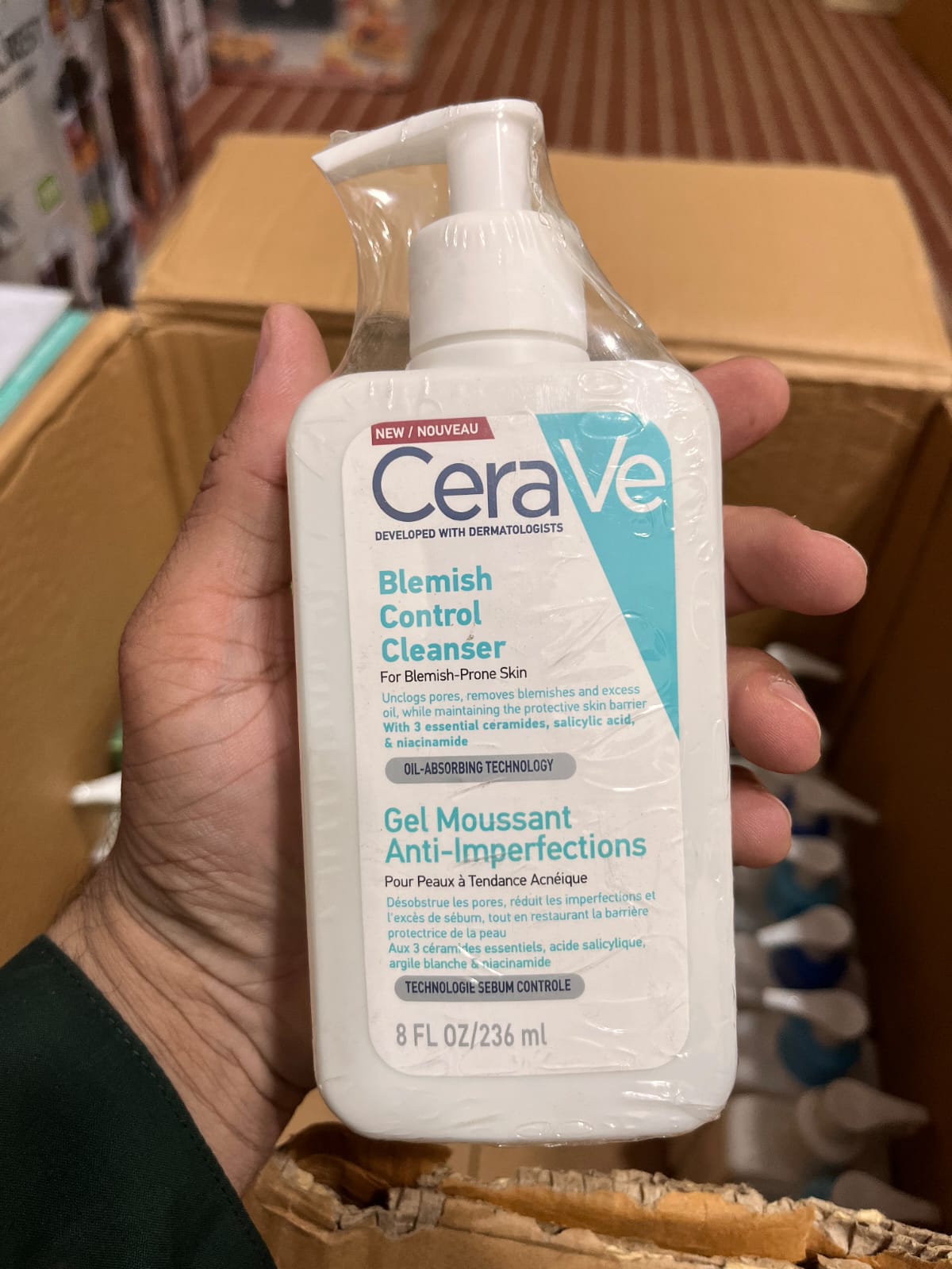 CeraVe Blemish Control Clean,ser an oil-absorbing facial wash formulated for acne-prone skin