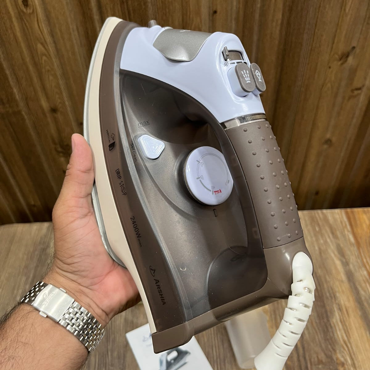 Arshia Electric Steam Iron 2400W – Ceramic Soleplate, Self-Clean, Drip Stop | AS240-789