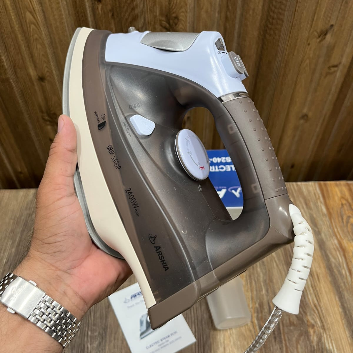 Arshia Electric Steam Iron 2400W – Ceramic Soleplate, Self-Clean, Drip Stop | AS240-789