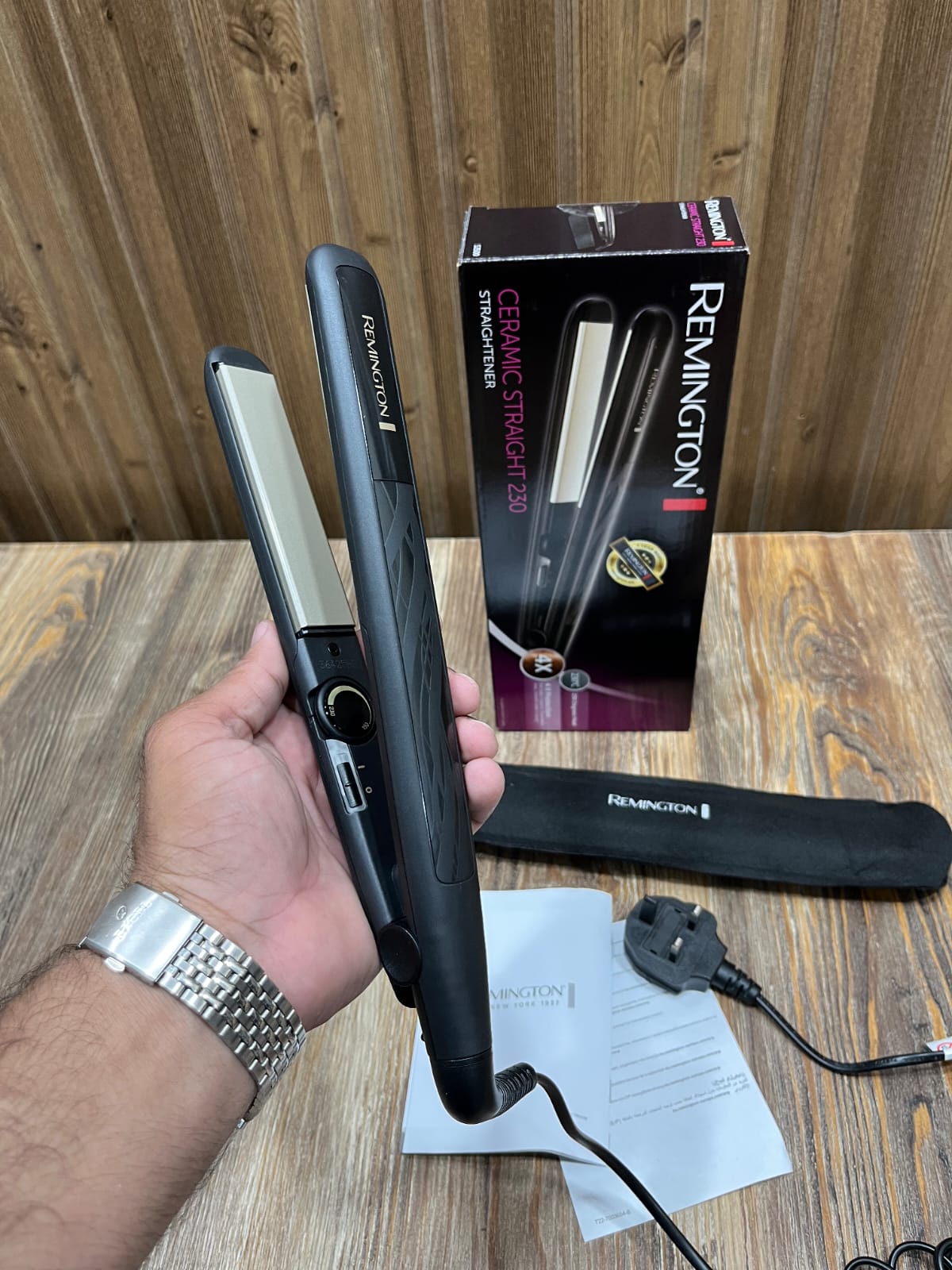 Remington S3500 Hair Straightener Flat Iron with 4x Protection Anti-Static Ceramic Plates