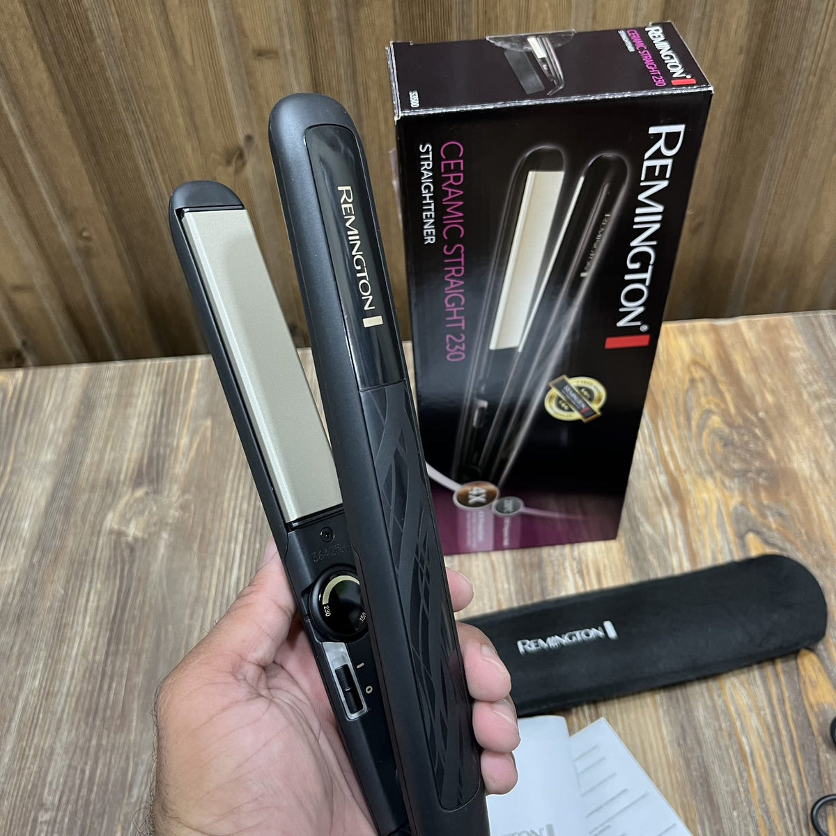 Remington S3500 Hair Straightener Flat Iron with 4x Protection Anti-Static Ceramic Plates