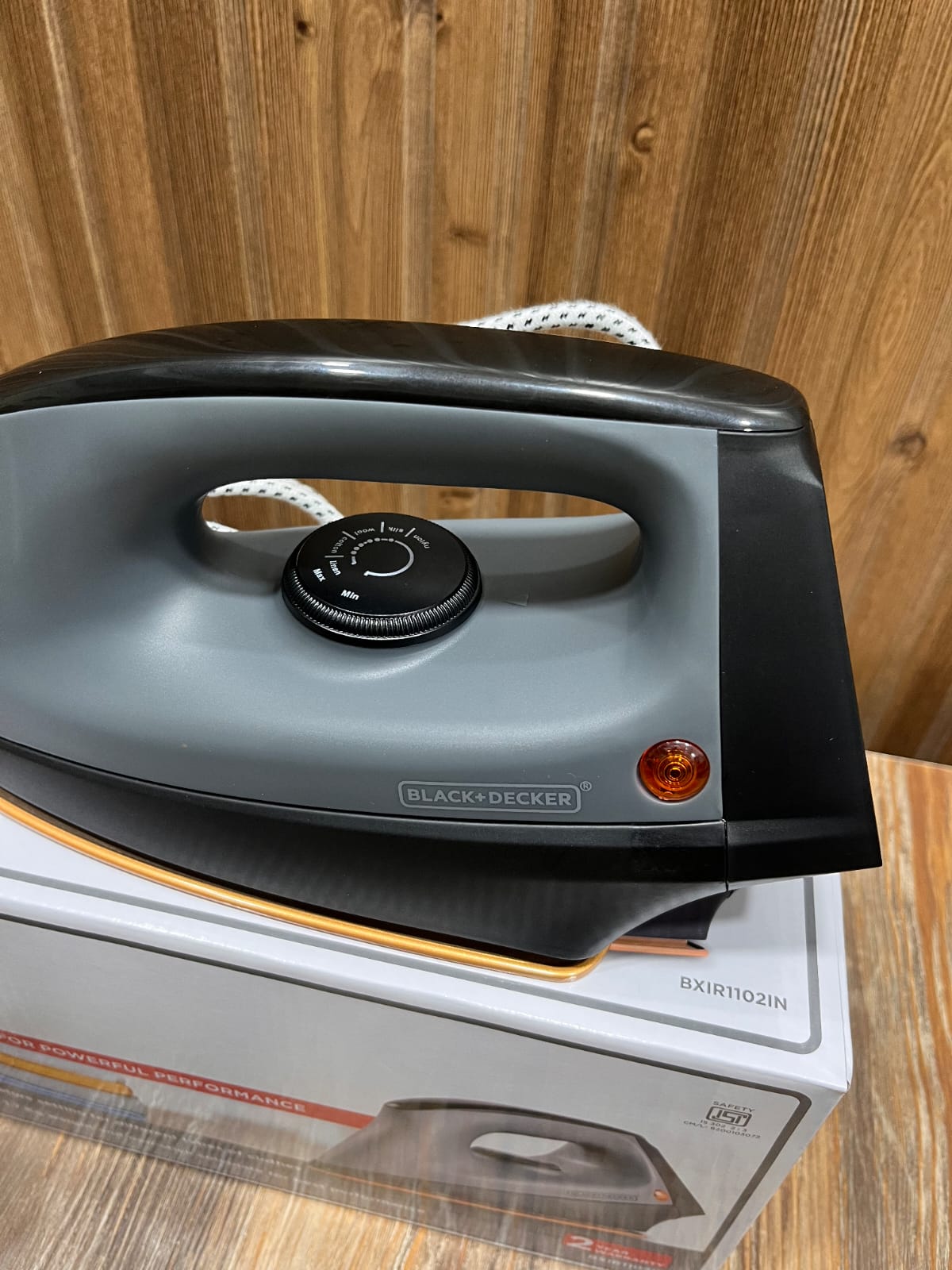 Black+Decker Dry Iron 1100W – Heavy Weight Non-Stick Soleplate